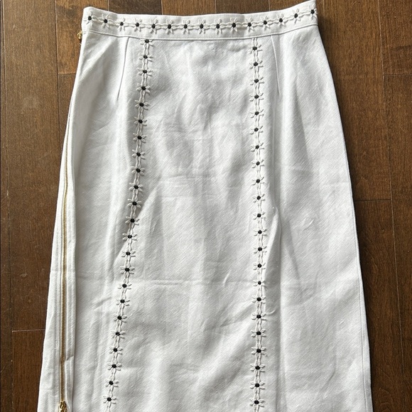 Gum Tree Farm White Linen Embroidered Midi Skirt size L - Picture 1 of 9